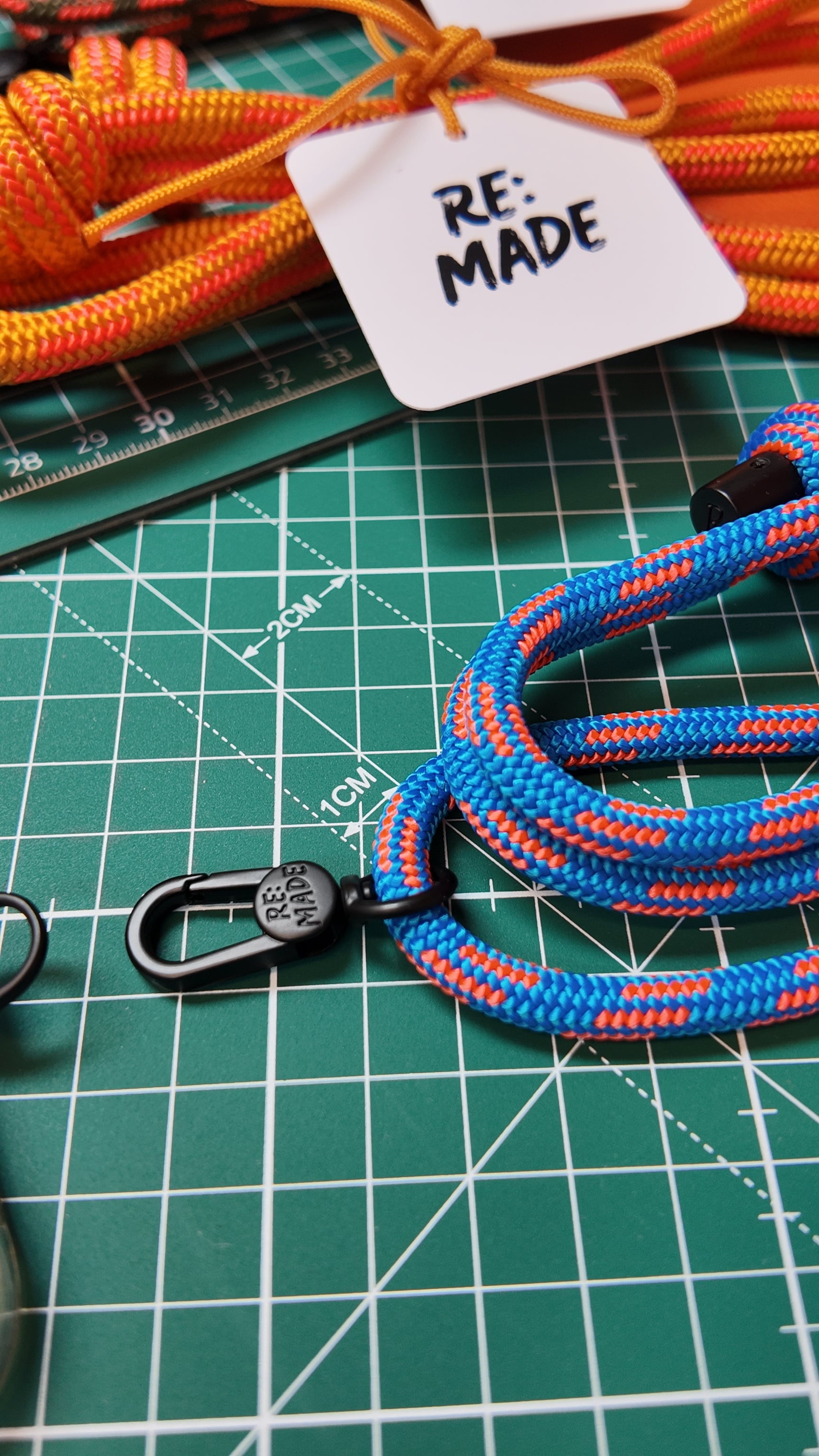Re:Made rope phone lanyard compatible with iPhone and Android phones